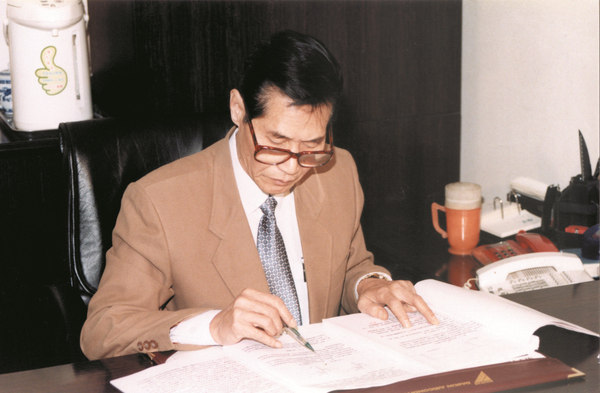 新浦京游戏院士在办公_副本.jpg